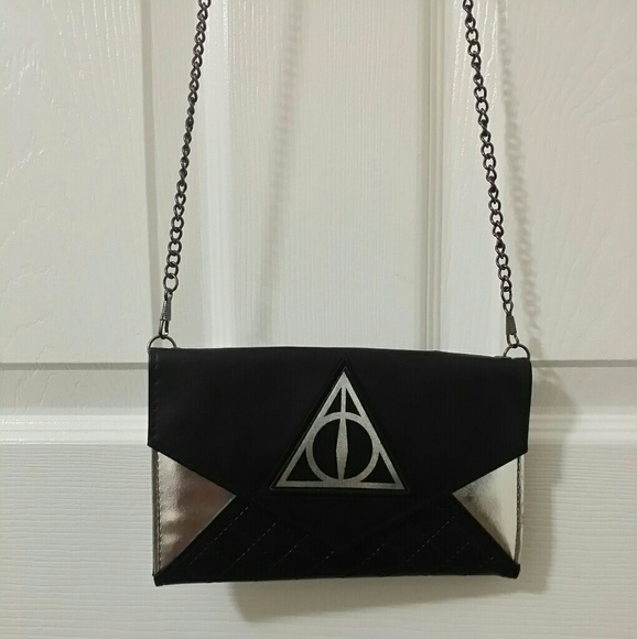 Hot Topic Handbags - Harry  Potter Crossbody Wallet